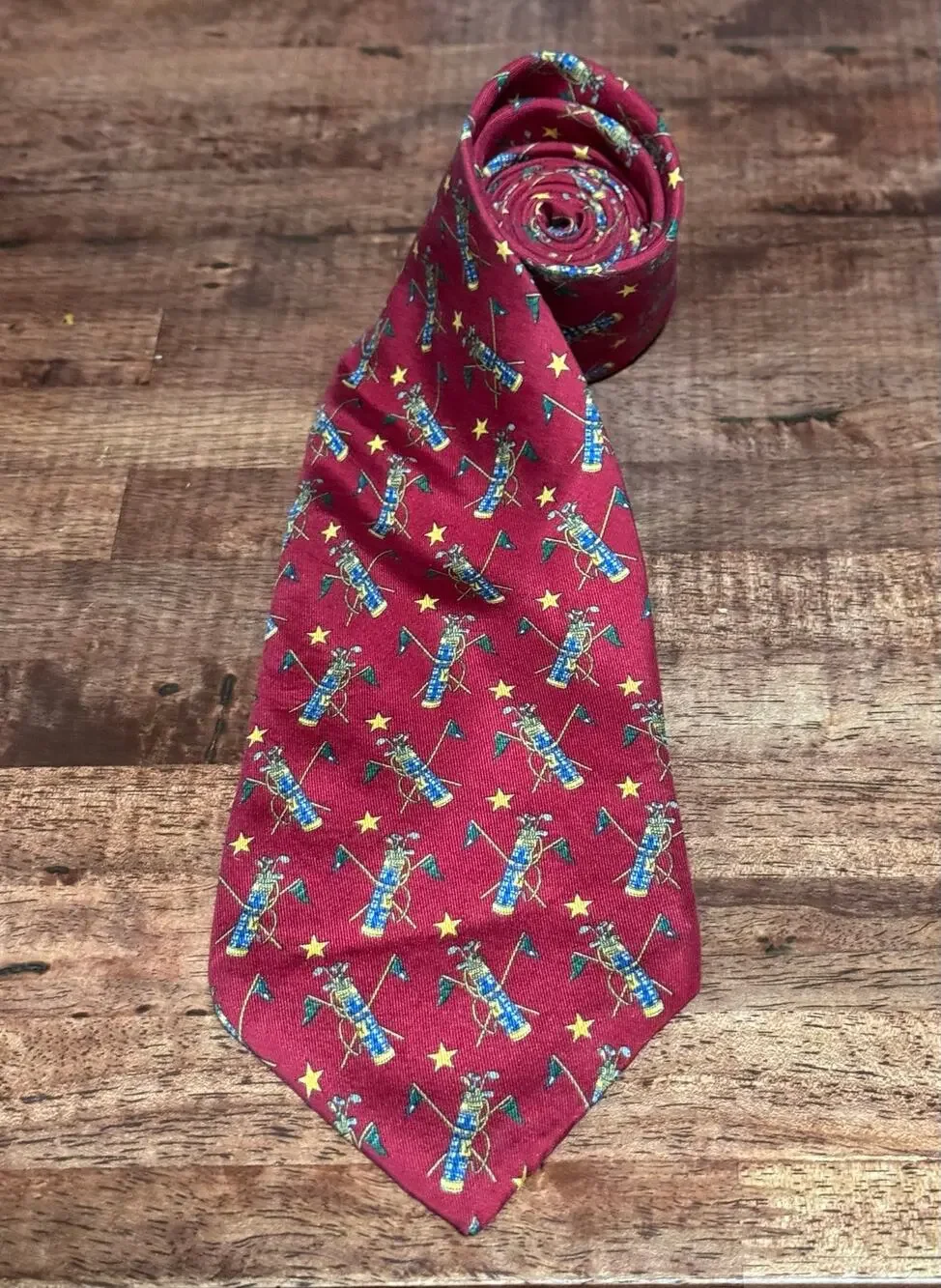 Tommy Hilfiger 100% Italian Silk Tie Red Golf Bag Pattern 57 x 3.75 in